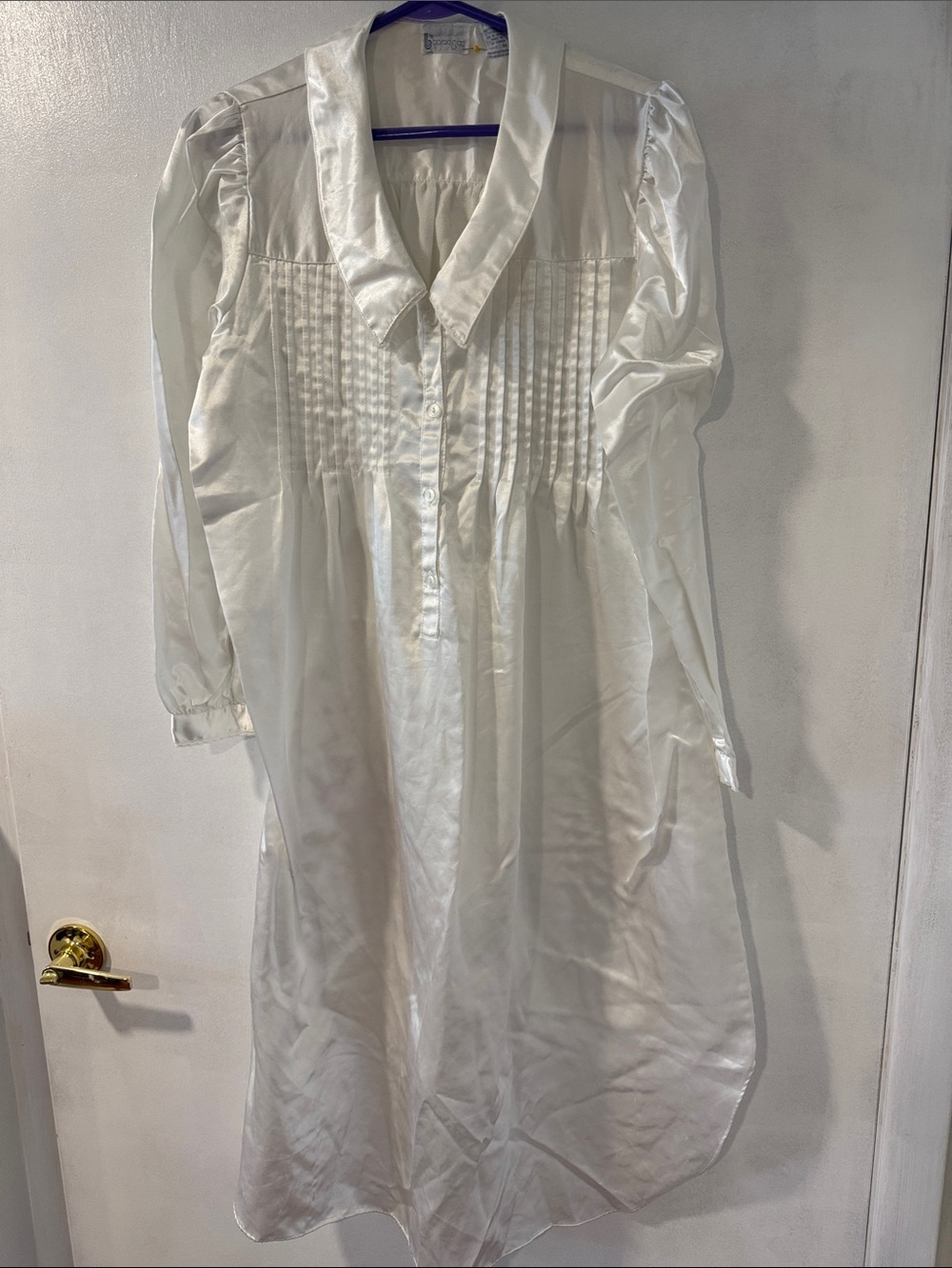 Women's White Long-Sleeve Pleated Nightdress